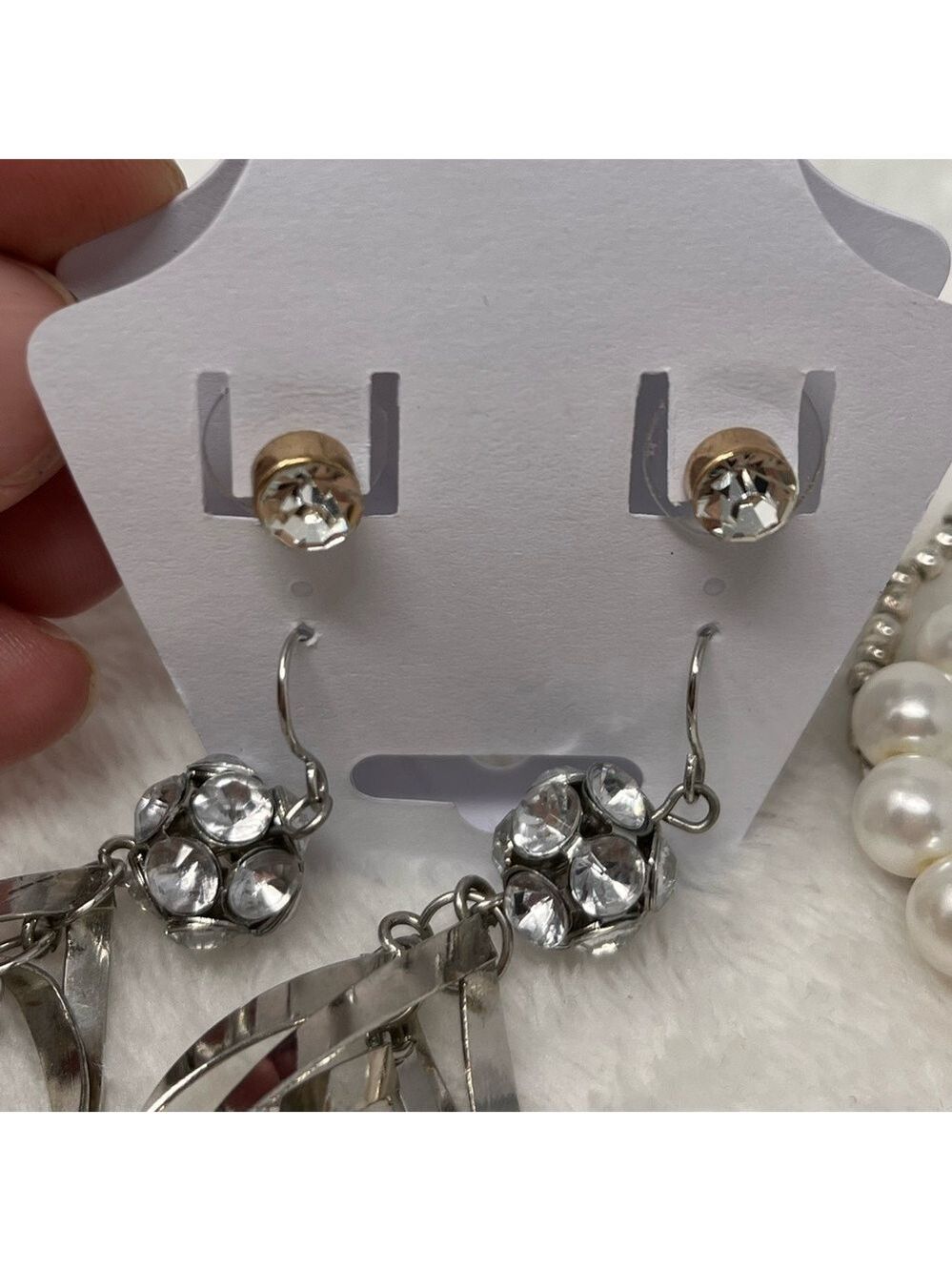 6 piece set 2 sparkly earrings and 4 faux pearl bracelet set - Picture 3 of 4